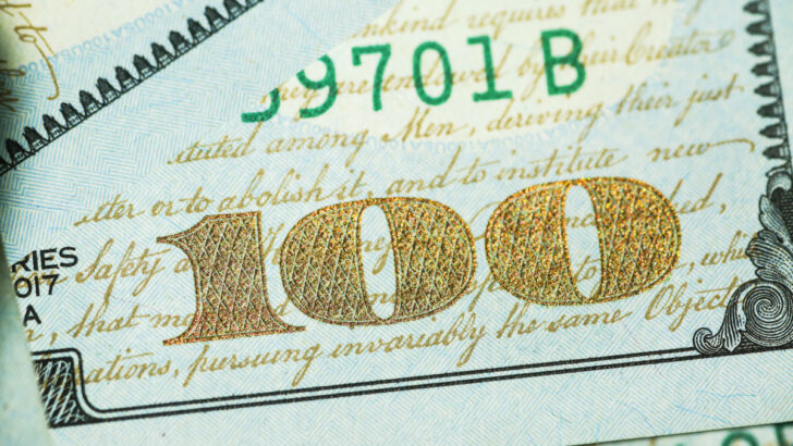 ЦБ продлил ограничения на снятие иностранной валюты еще на полгода