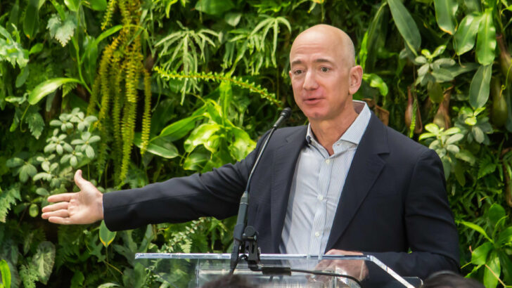 Владелец Amazon за день потерял 9 млрд долларов