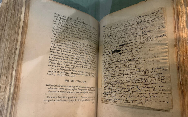 Найдены 199 неучтенных старинных копий «Математических начал» Ньютона