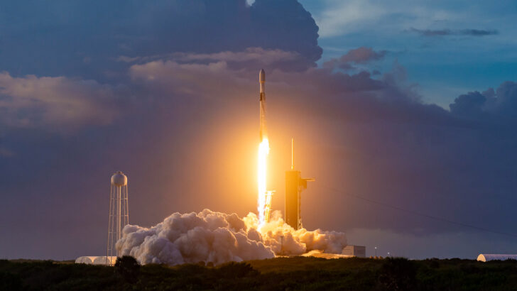 SpaceX вывела на орбиту рекордное количество спутников