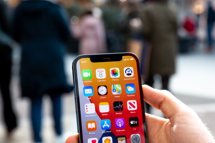 Линейка новых смартфонов от Apple в 2021 году может получить название iPhone 12s