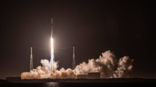 Ракета-носитель Falcon 9. Фото SpaceX (CC BY-NC 2.0)