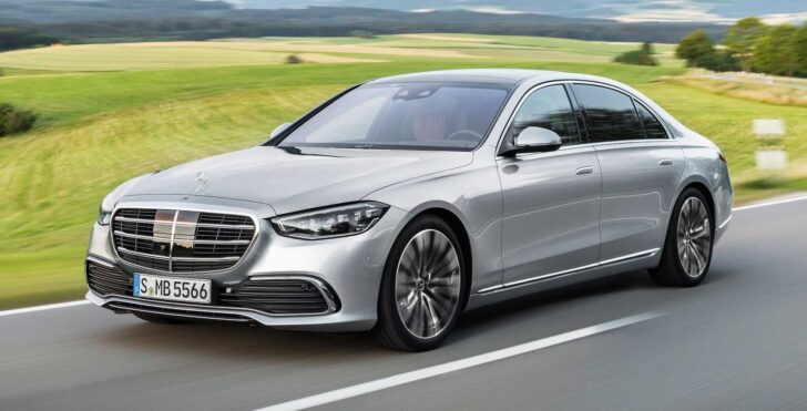 Компания Mercedes-Benz начала принимать заказы в РФ на новый седан S-Class с мотором V8