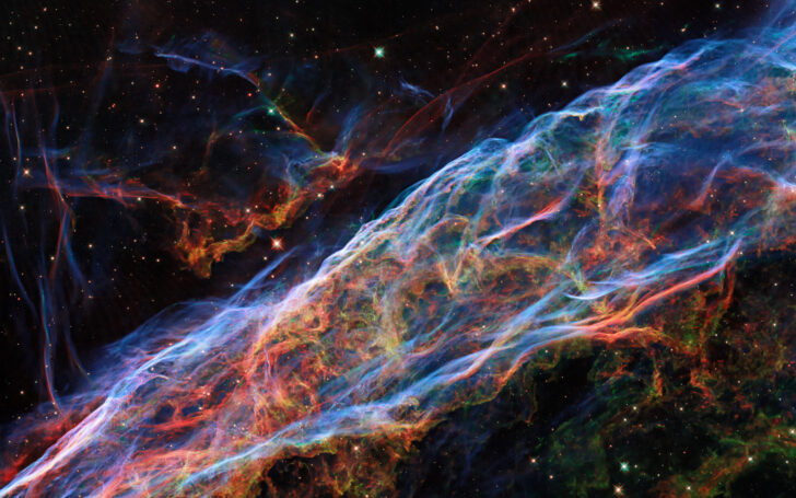 NASA опубликовало снимок гигантского остатка сверхновой в созвездии Лебедя