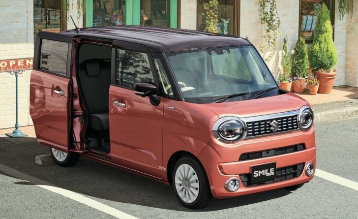 Компания Suzuki представила в Японии новую модель Wagon R Smile со сдвижными дверьми