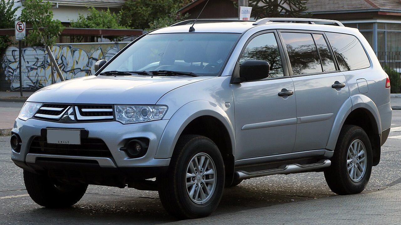 Паджеро спорт 99 л с. Рамный внедорожник чери. Mitsubishi Pajero Sport/Montero дополнение к приборам. Митсубиши большой.