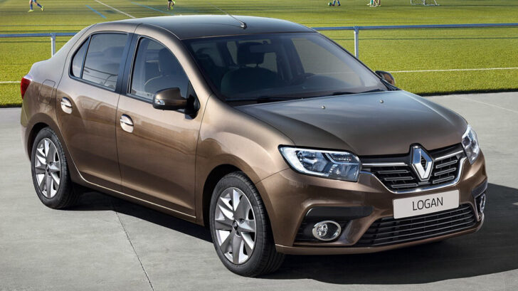 В РФ продолжаются продажи новых седанов Renault Logan по цене 1,62 млн рублей