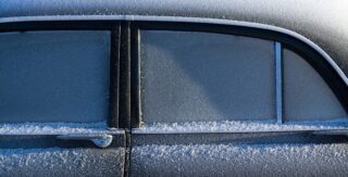 Автомобиль зимой. Фото Juha Lakaniemi / Unsplash