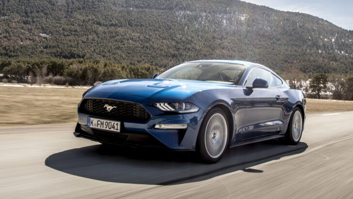 Компания Ford объявила о приостановке производства спортивного Mustang в мае 2022 года