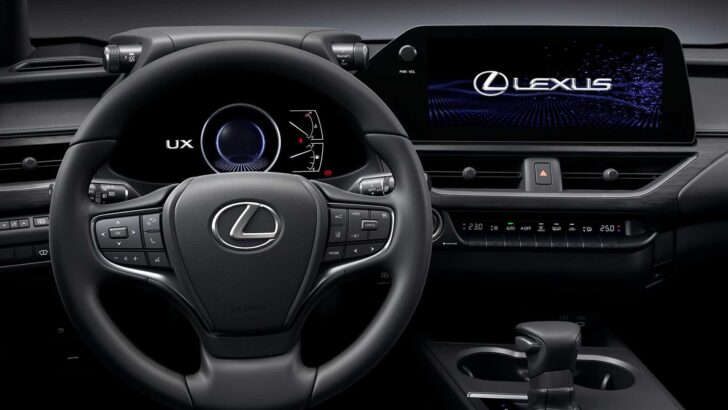 Интерьер Lexus UX. Фото Lexus