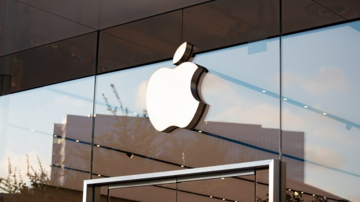 Компания Apple откладывает новые заказы на MacBook Pro и iMac до августа 2022 года