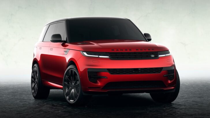 Land Rover раскрыл версии нового Range Rover Sport для РФ