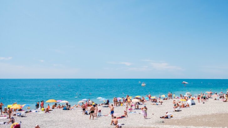 Россияне активно скупают пляжные туры на лето 2024 года