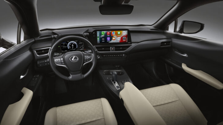 Интерьер Lexus UX 300e. Фото Toyota