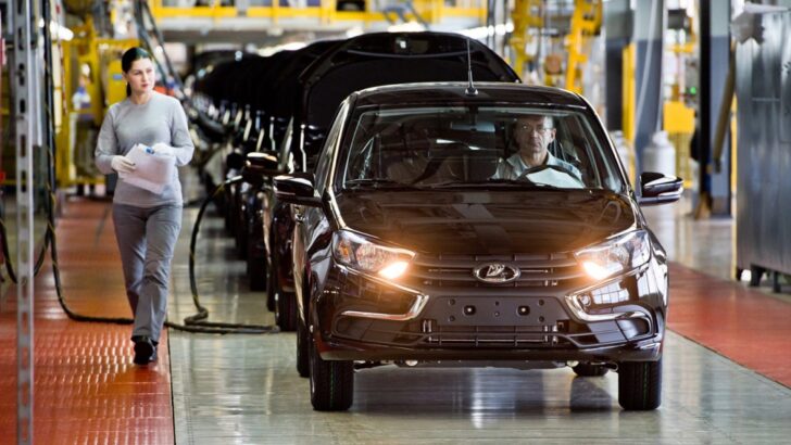 Автоконцерн АВТОВАЗ заявил о продаже 100-тысячной автомашины LADA в 2023 году