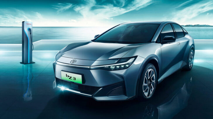 Россиянам стал доступен новый электрический седан Toyota bZ3. Сколько он стоит
