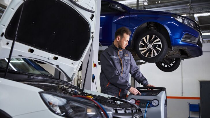 Компания АвтоВАЗ снизила цены на техническое обслуживание автомобилей Lada