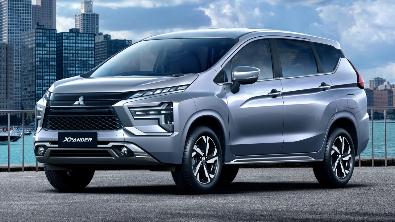 В России появились новые компактвэны Mitsubishi Xpander по цене от 2,47 млн  рублей — Где и что