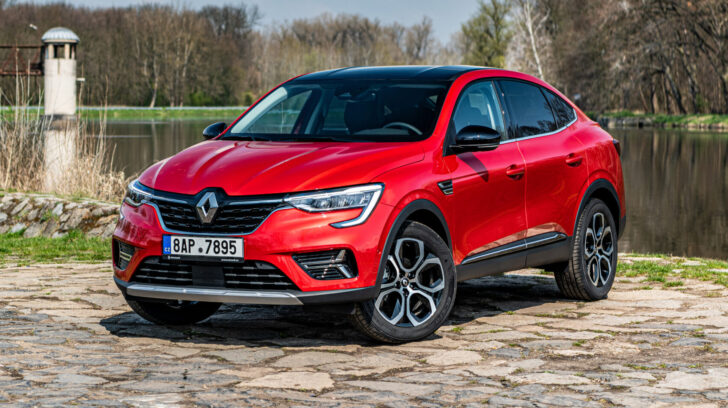 В РФ привезли новый кроссовер Renault Arkana из Европы по цене 3,5 млн рублей