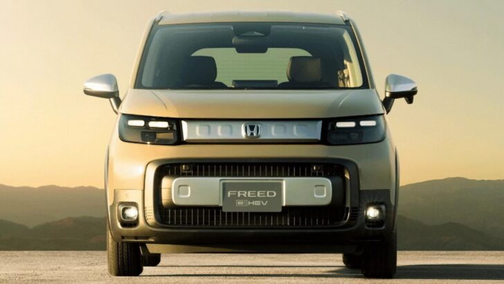 В РФ начались продажи новых компактвэнов Honda Freed Crosstar: от 2,1 млн рублей В РФ начались продажи новых компактвэнов Honda Freed Crosstar: от 2,1 млн рублей