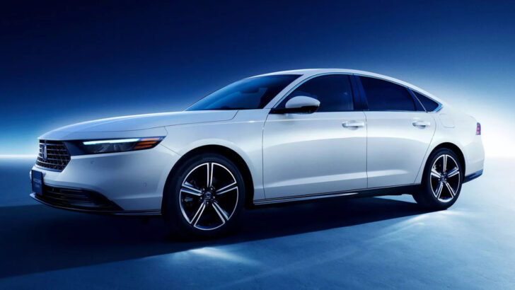 От 2,7 млн рублей. В РФ возобновили продажи новых седанов Honda Accord