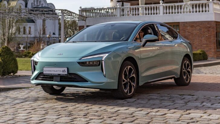 В России резко выросла цена на самый популярный электрический седан: сколько теперь просят за АмберАвто А5 В России резко выросла цена на самый популярный электрический седан: сколько теперь просят за АмберАвто А5