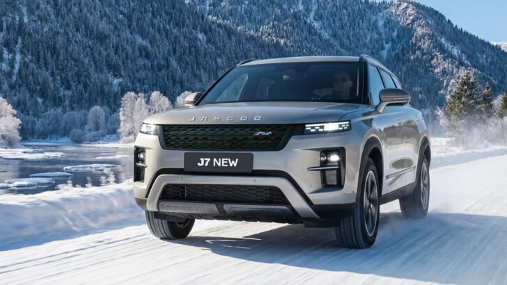 Jaecoo объявил цены на обновленный кроссовер J7 в версиях 2026 года выпуска