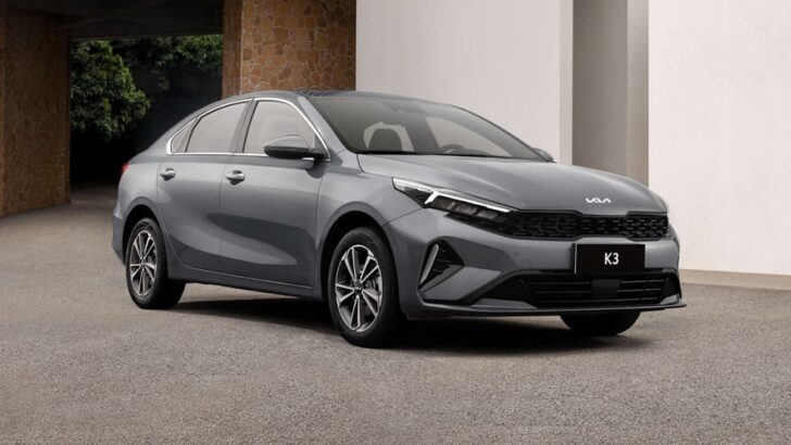 В РФ появились в продаже десятки новых седанов Kia Cerato из Кореи и Китая
