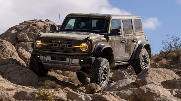 2026_Ford_Bronco_Raptor_Shelter_Green 2026_Ford_Bronco_Raptor_Shelter_Green