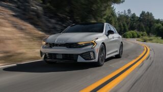 Kia K5. Фото Kia